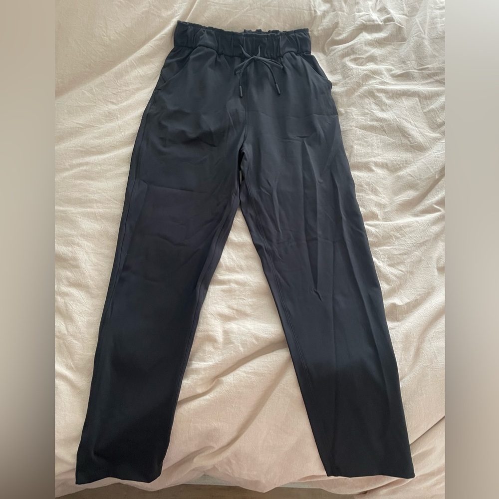 Lululemon black stretch high rise pant size 4